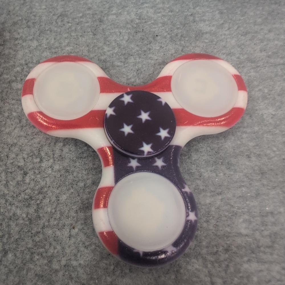 Lot of 25 American Flag Fidget Spinner Patriotic USA Theme Toy - Picture 3 of 5